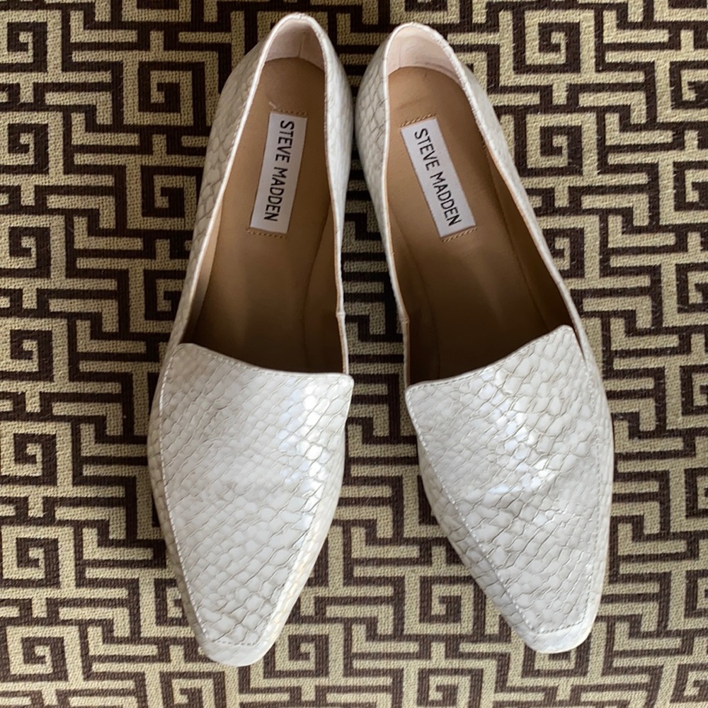 White Flats/ loafers by Steve Madden
